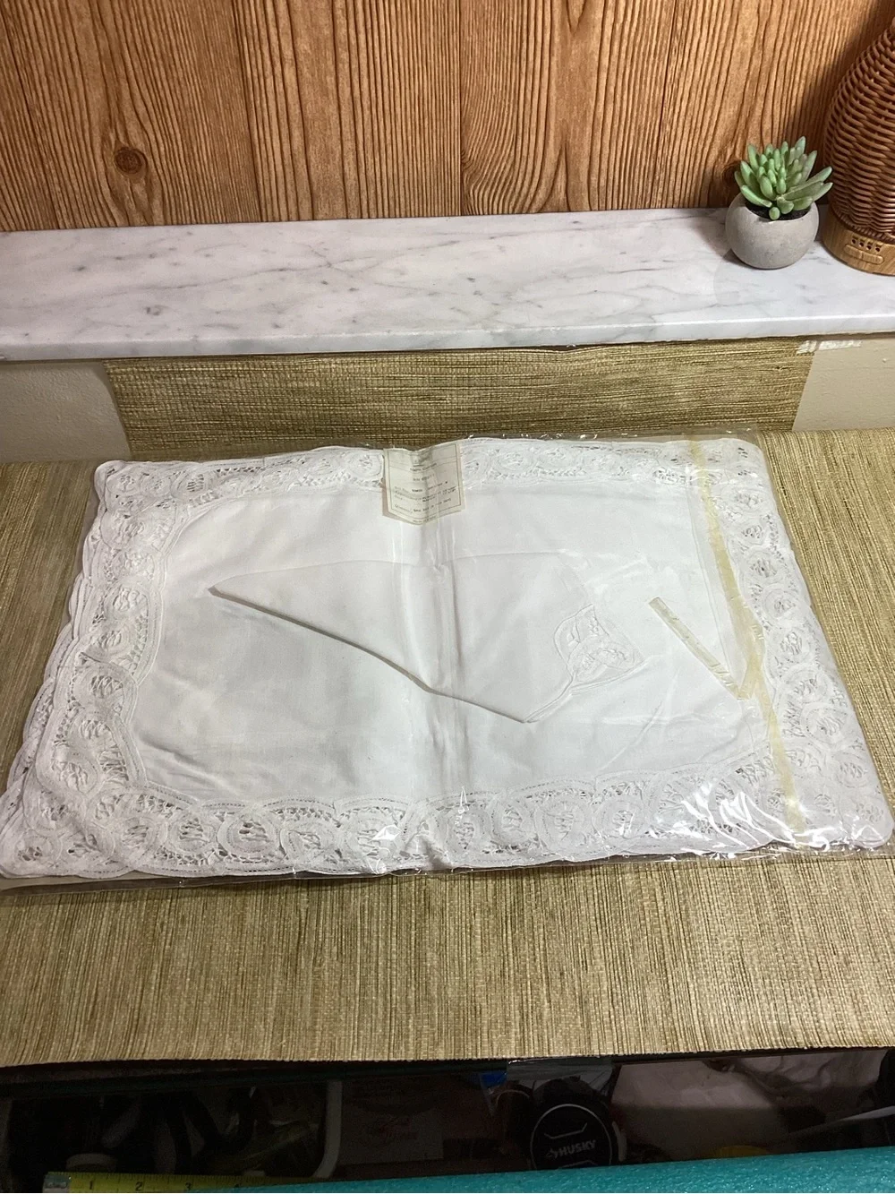 Vintage 100% Cotton White Lace-Edged Linen Placemat Set with Matching Napkins